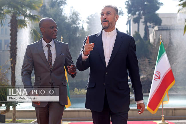 Iranian, Togolese FMs hold meeting