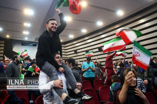 تماشای دومین بازی ایران در جام جهانی قطر در فرهنگسرای اشراق