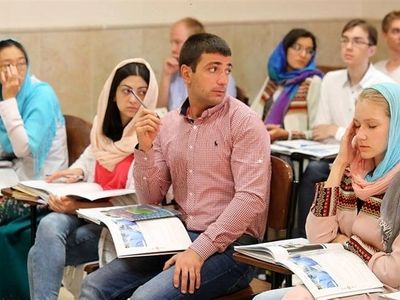 فقط اتباع غیرایرانی مقیم کشور و دارای اقامت قانونی مجاز به ثبت‌نام و شرکت در کنکور هستند