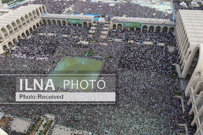 اقامه نماز عید فطر به امامت مقام معظم رهبری