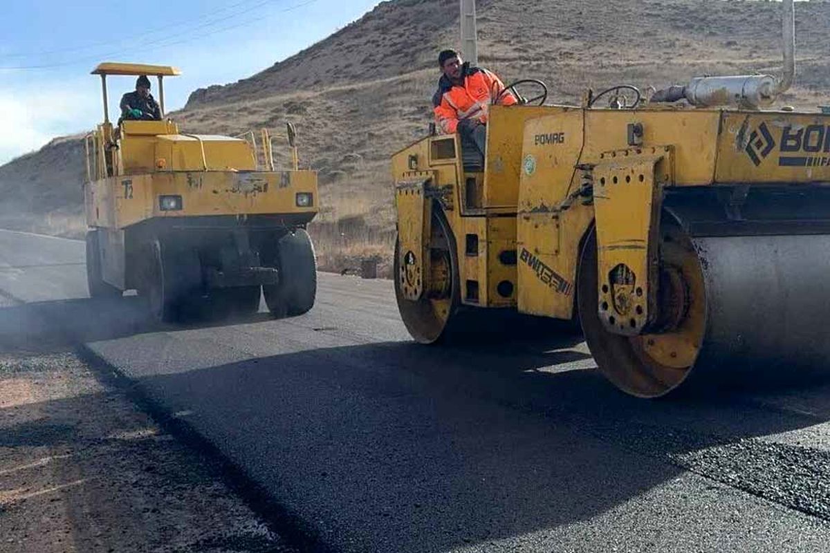 آغاز آسفالت راه روستایی خرزان بخش کوهین قزوین