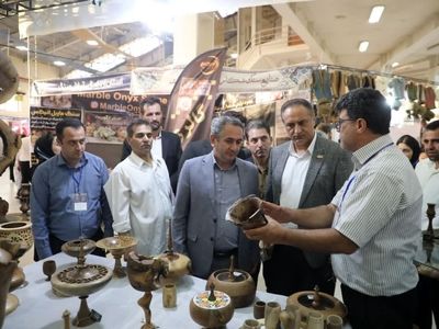 نمایشگاه‌ها فرصت مغتنمی برای هنرمندان صنایع‌دستی هستند