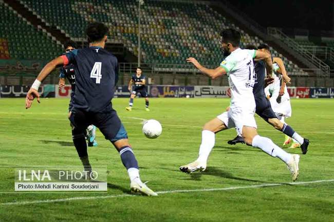 دیدار  تیمهای  فوتبال ذوب آهن اصفهان و پیکان تهران