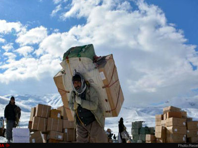 بار سنگین زندگی بر دوشِ مردمانِ مرزنشین/زن‌هایی که برای ده هزار تومان «کولبری» می‌کنند