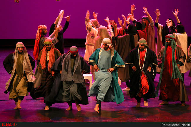 نمایش«مردی در آینه»