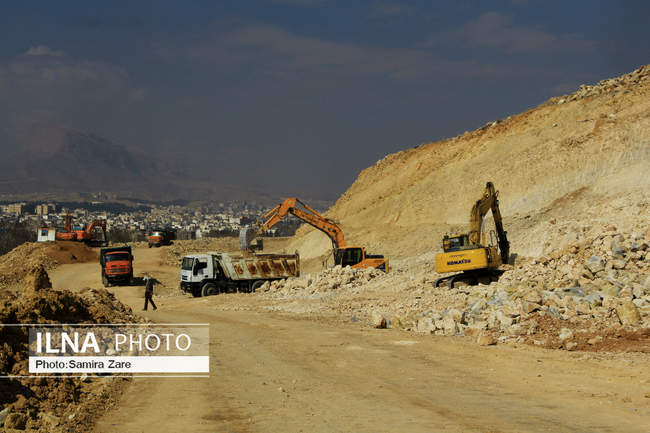 بازدید  عکاسان و خبرنگران از پروزه درحال احداث بزرگراه شهید سپهبدحاج