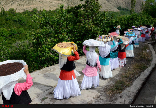 مراسم عیدی بران (بردن هدیه برای نوعروس) در روستاهای گیلان‎