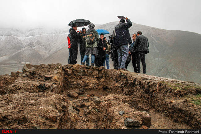 بازدید خبرنگاران از کاوش باستان شناسی در تپه باستانی سرقلعه لواسان 