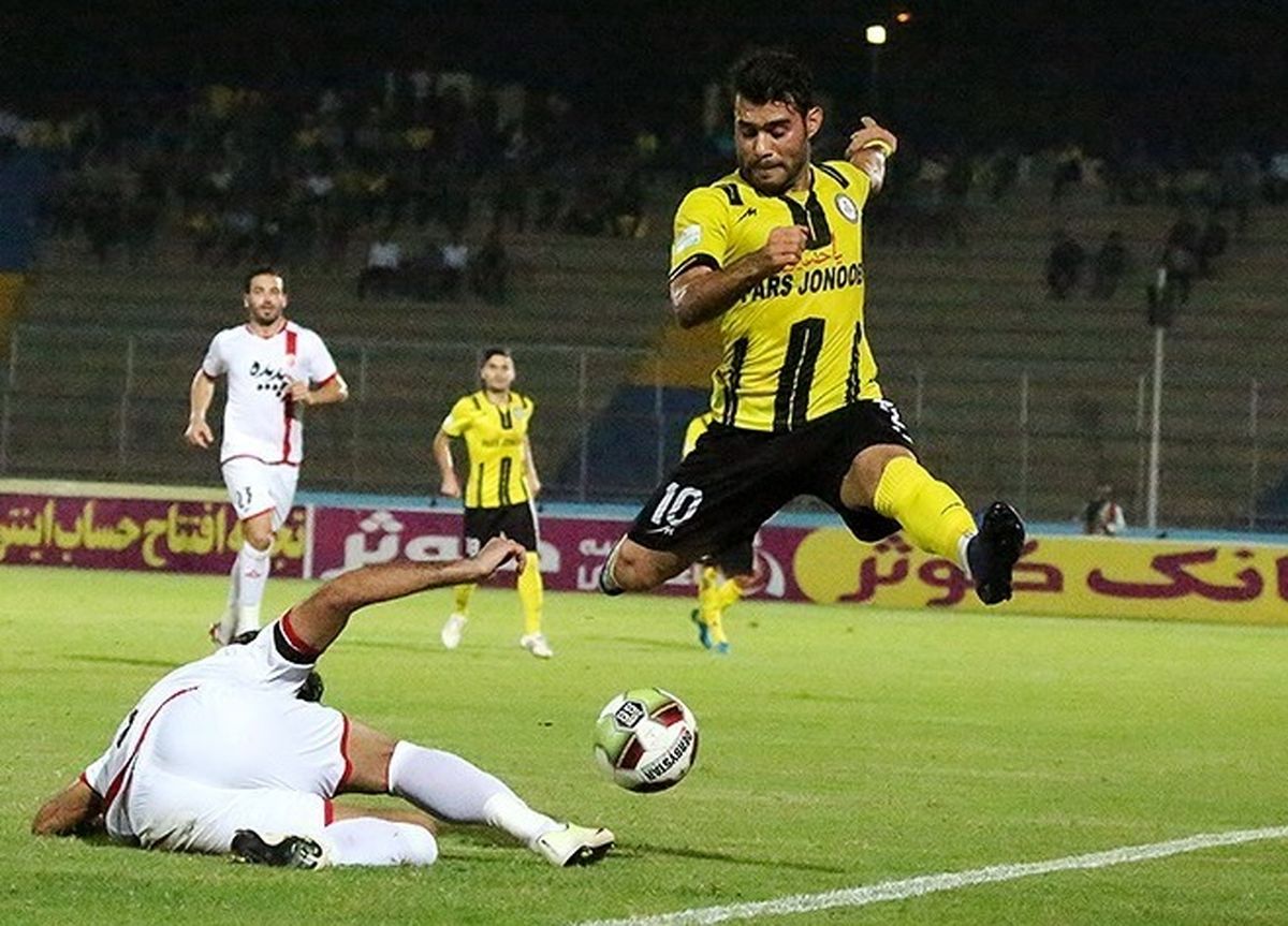 تساوی بدون گل نفت و پارس جم به سود پرسپولیس