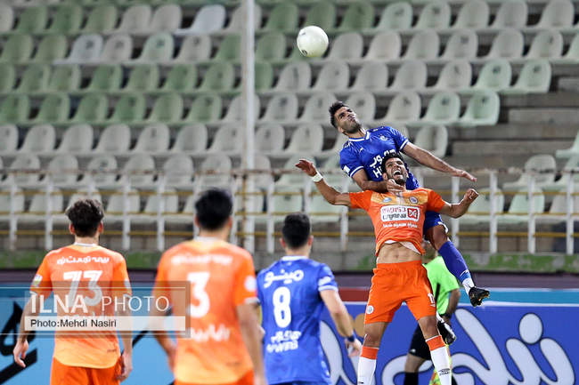 دیدار تیمهای فوتبال استقلال تهران وسایپا