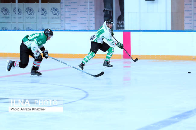 مسابقات هاکی رو یخ