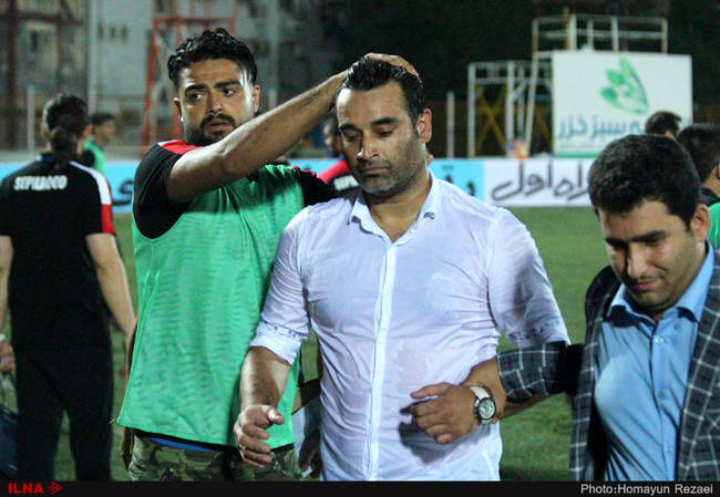 دیدار تیم های فوتبال سپیدرود رشت و صنعت نفت آبادان