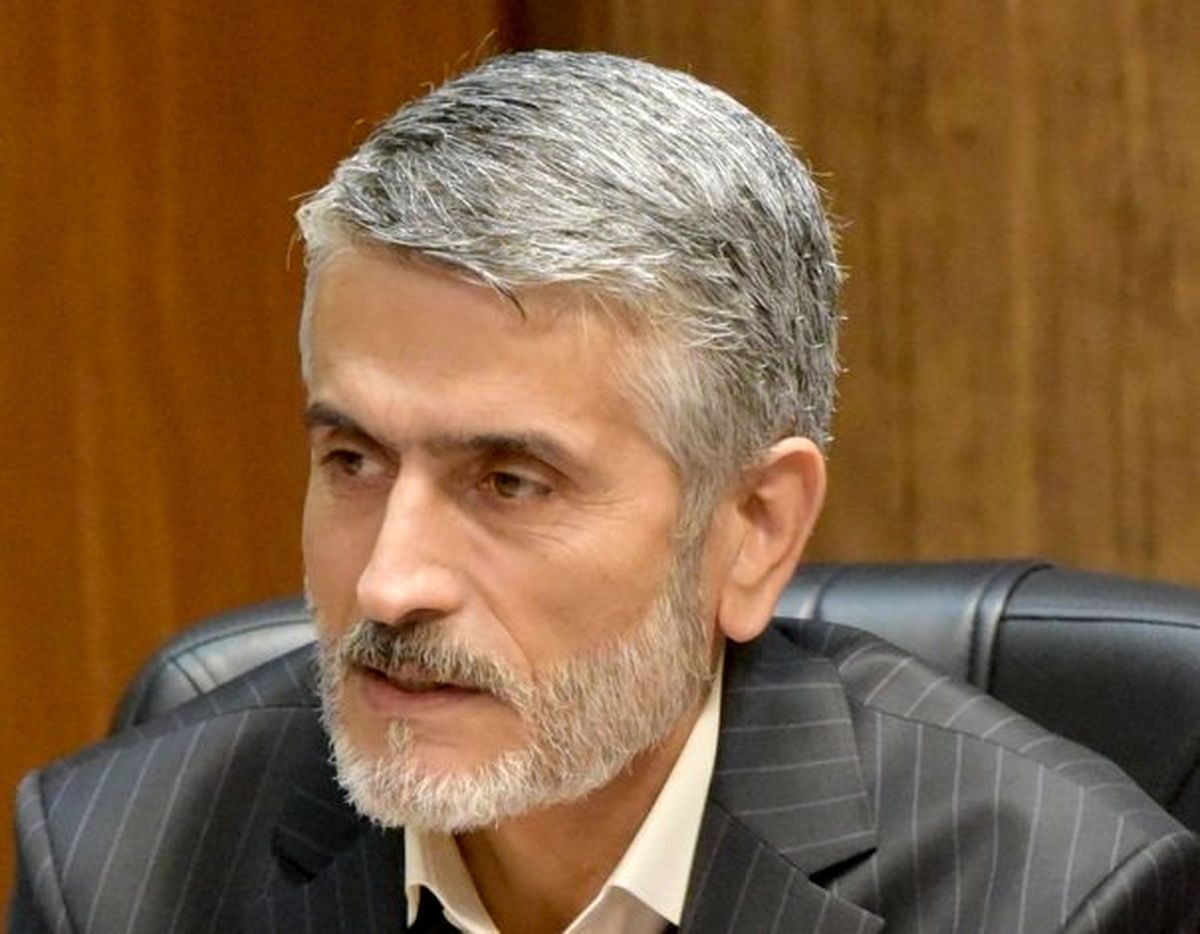 با افرادی که خیابان‌ها را اجاره می‌دهند، برخورد می‌کنیم/ دستفروشان شناسنامه‌دار می‌شوند/ اعضای مافیا به صورت هماهنگ‌شده خود را آتش می‌زنند