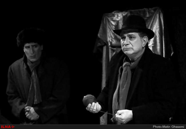 اجرای نمایش باغ آلبالو به کارگردانی آتیلا پسیانی