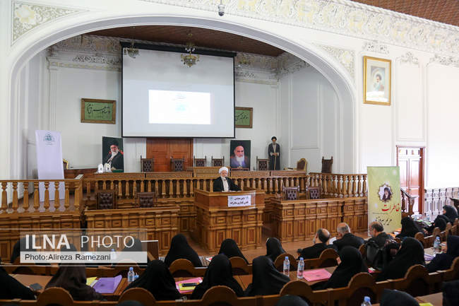 اولین همایش قانون گذاری مادرانه