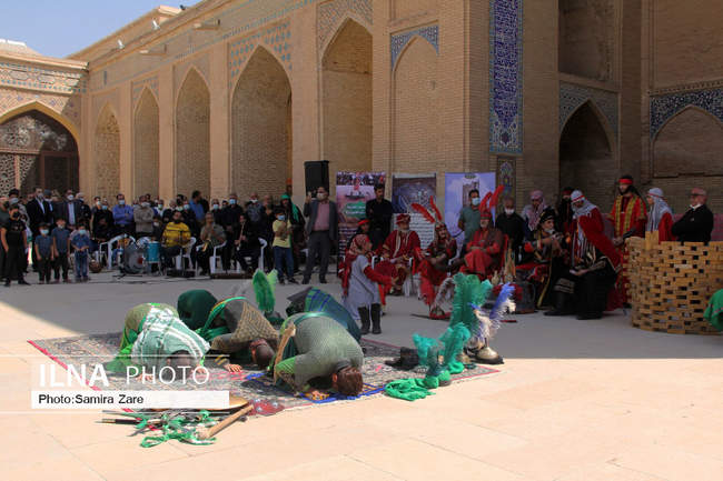 آئین سنتی سوگواری «چک چکو» و «چارچو گردانی» استهبان 