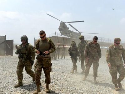 انتقال تجهیزات نظامی به پایگاه ائتلاف آمریکا در دیرالزور سوریه
