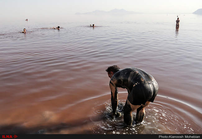 دریاچه ارومیه ، بزرگ‌ترین دریاچهٔ آب شور در خاورمیانه