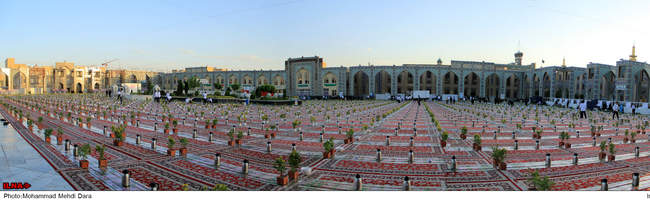 ضیافت افطاری در حرم مطهر امام رضا (ع) 