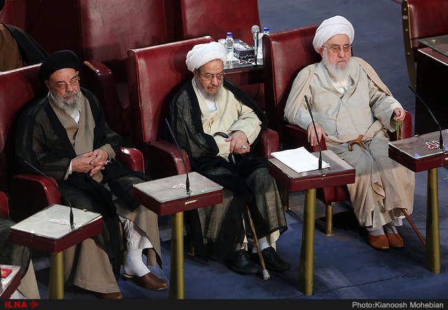 از تاخیر نمایندگان خبرگان در غیاب روحانی تا نشستن نماینده اصفهان بر 