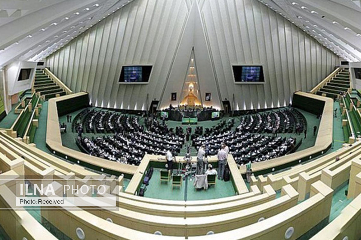 مجلس در بودجه سال 99 درباره قیمت بنزین تجدیدنظر می‌کند/ هنوز تصمیم فراکسیونی برای استیضاح وزیر کشور گرفته نشده است