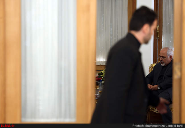 تقدیم استوارنامه کشورهای سوئد و سیرالئون به ظریف 