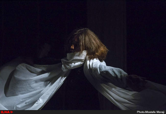 نمایش مسافران در قم به روی صحنه رفت