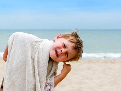 چطور از آب رفتن در گوش جلوگیری کنیم؟