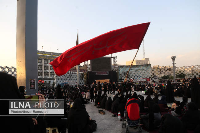 مراسم عصر عاشورای حسینی در میدان آیینی امام حسین (ع) 