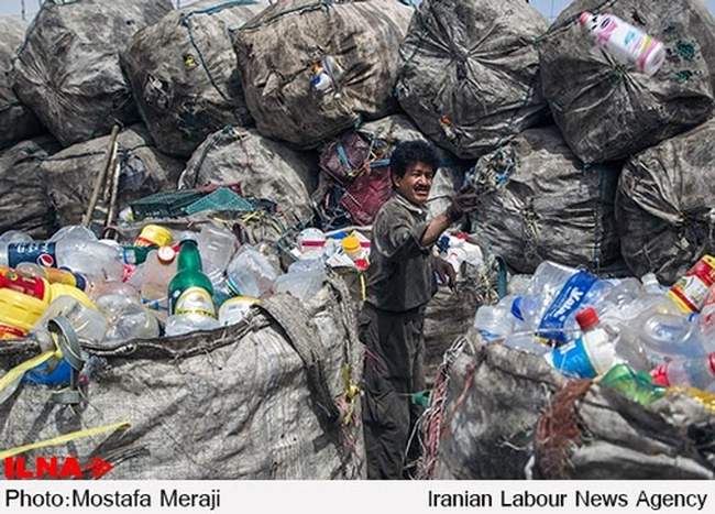 کارگران کارگاه بازیافت پسماند زباله