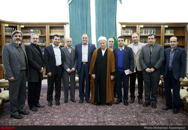 دیدار روسا و منتخبین علمی مؤسسه تحقیقات واکسن و سرم‌سازی رازی با
آیت الله هاشمی رفسنجانی