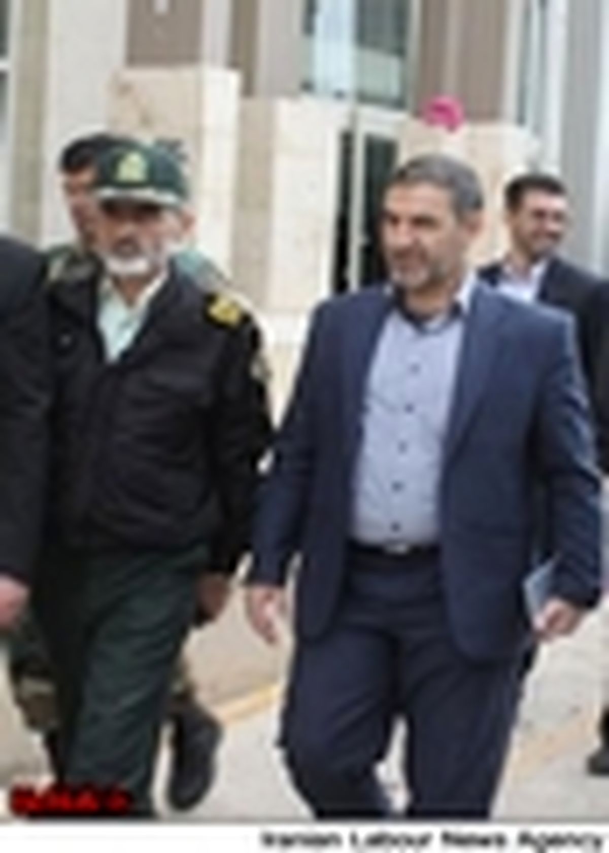 با دلالان ویزا در مرز مهران برخورد می‌شود