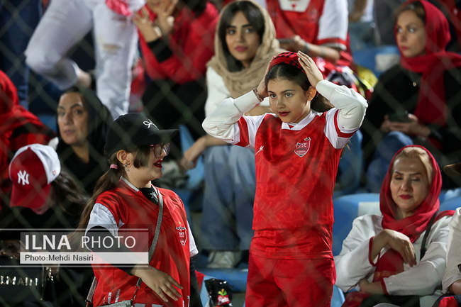 دیدار تیمهای فوتبال پرسپولیس تهران و ذوب آهن اصفهان