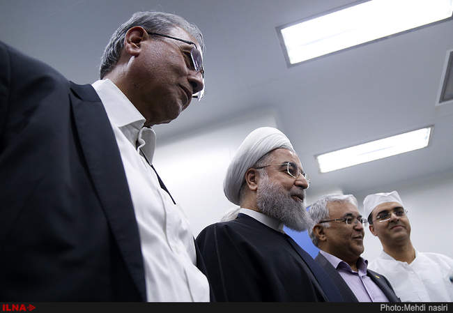 بازدید رئیس جمهور از شرکت داروسازی رازک و رو نمایی از داروهای جدید
