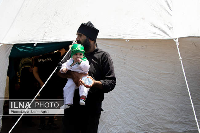 مراسم خیمه سوزان روز عاشورا در بازار تهران