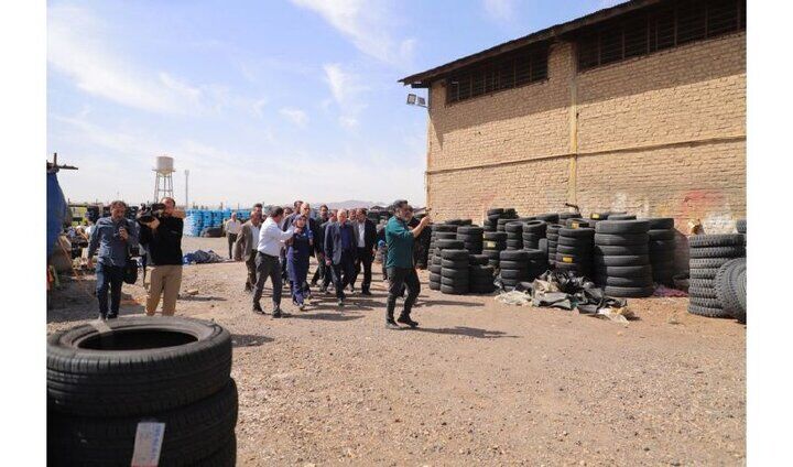 کشف انبارهای بزرگ احتکار لاستیک و محصولات پتروشیمی