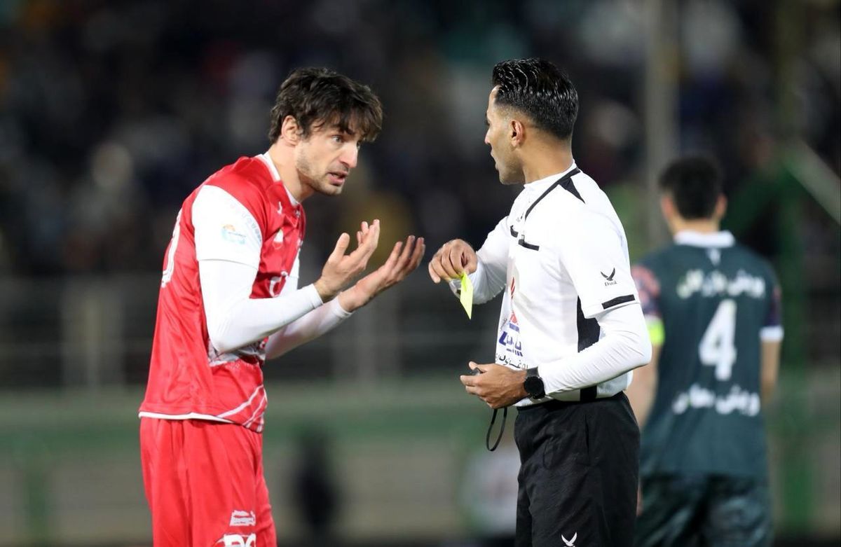 محرومیت تا اطلاع ثانوی برای داور ذوب آهن - پرسپولیس 
