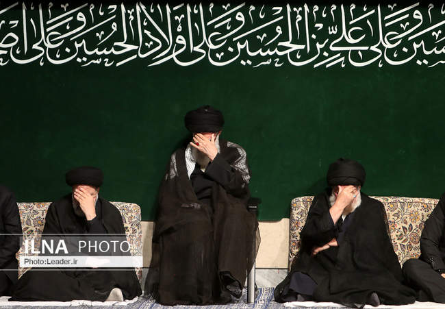 مراسم عزاداری حضرت اباعبدالله الحسین (ع) در شب عاشورا  با حضور رهبر مع