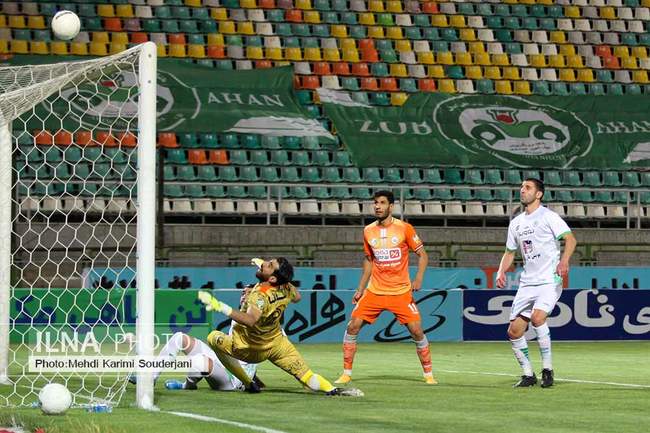 دیدار تیم های ذوب آهن اصفهان و سایپا