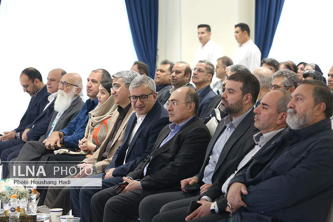 نشست رونمایی از گزارش 1403 شرکت صنایع تولیدی کروز