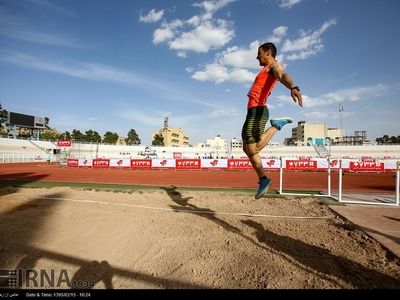 تیم فارس بر روی سکوی قهرمانی دو ومیدانی قهرمانی کشور