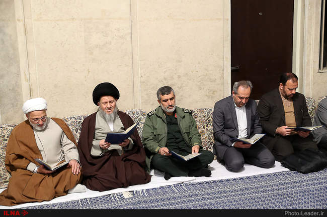 مراسم ترحیم آیت‌الله مومن با حضور رهبر معظم انقلاب اسلامی در حسینیه 