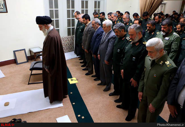 دیدار پاسداران بازداشت کننده نظامیان متجاوز آمریکایی با رهبری