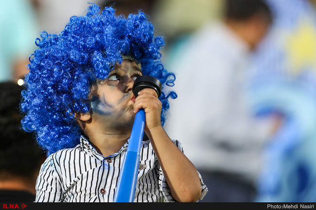 دیدار تیمهای استقلال تهران و تراکتورسازی تبریز