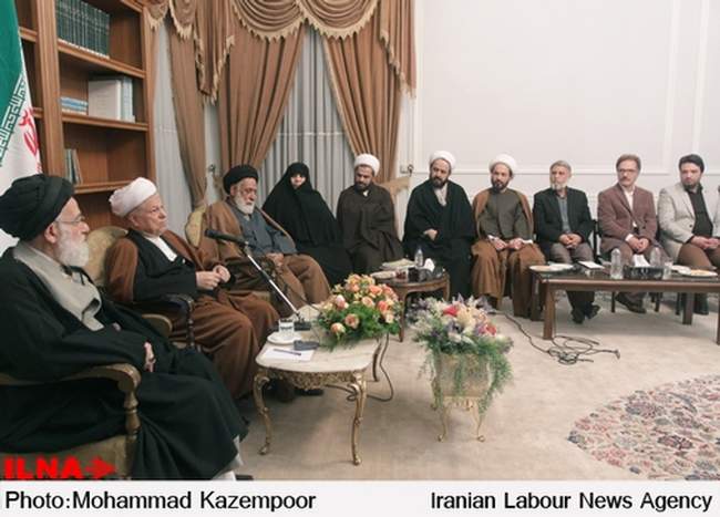 دیدار جمعی از هواداران جمعیت فدائیان اسلام با آیت الله هاشمی