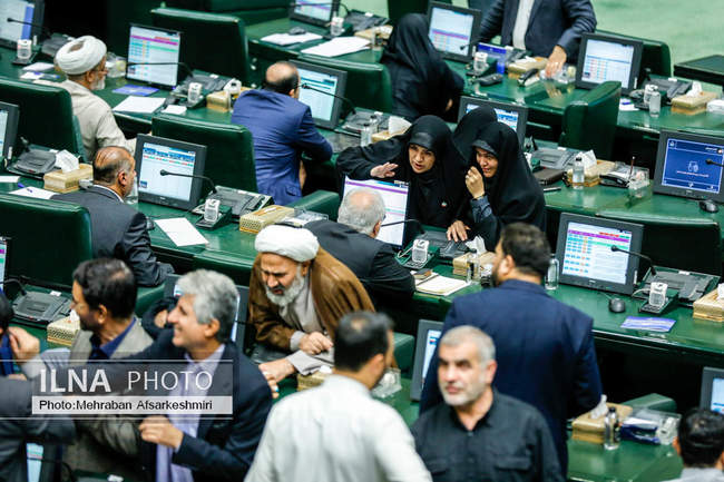 نشست علنی یکشنبه پنج مرداد مجلس شورای اسلامی 