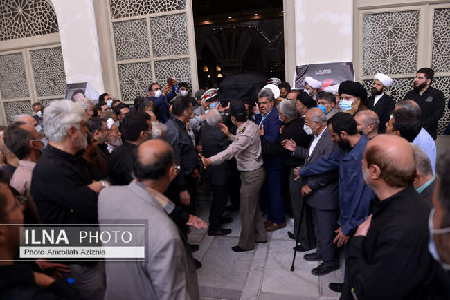 خاکسپاری پیکر حجت الاسلام سید محمود دعایی در حرم امام خمینی (ره) 