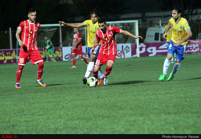 دیدار تیم های فوتبال سپیدرود رشت و صنعت نفت آبادان