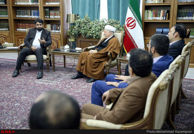 دیدار اعضای شورای مرکزی جمعیت جوانان انقلاب اسلامی با آیت الله هاشمی