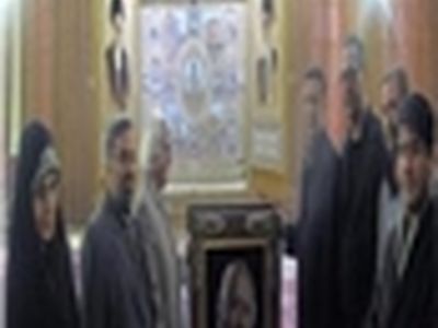 علی نظمی تابلو فرش خود را به موزه فرش تبریز اهدا کرد